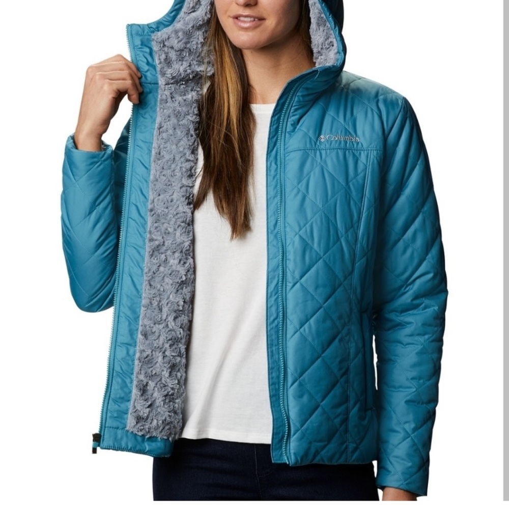 Columbia Cooper Crest Hooded Teal Insulated zip up jacket.